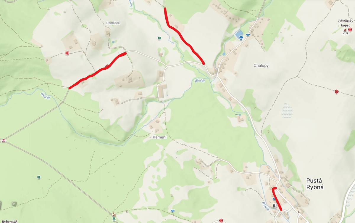Od zítřejšího dne budou probíhat plánované opravy místních komunikací a to konkrétně na červeně vyznačených úsecích na Damašku a za osadou Chalupy směrem k hájence až po okraj lesa. Oprava komunikace kolem obecního úřadu, která je aktuálně z těchto tří úseků nejvíce frekventovaná bude probíhat příští týden od 20. do 24. 4.  Počítáme, že opravy by mohly trvat zhruba do konce dubna. Nicméně vše je samozřejmě závislé na okolních vlivech a také počasí. Děkujeme za pochopení a trpělivost při případných omezeních.