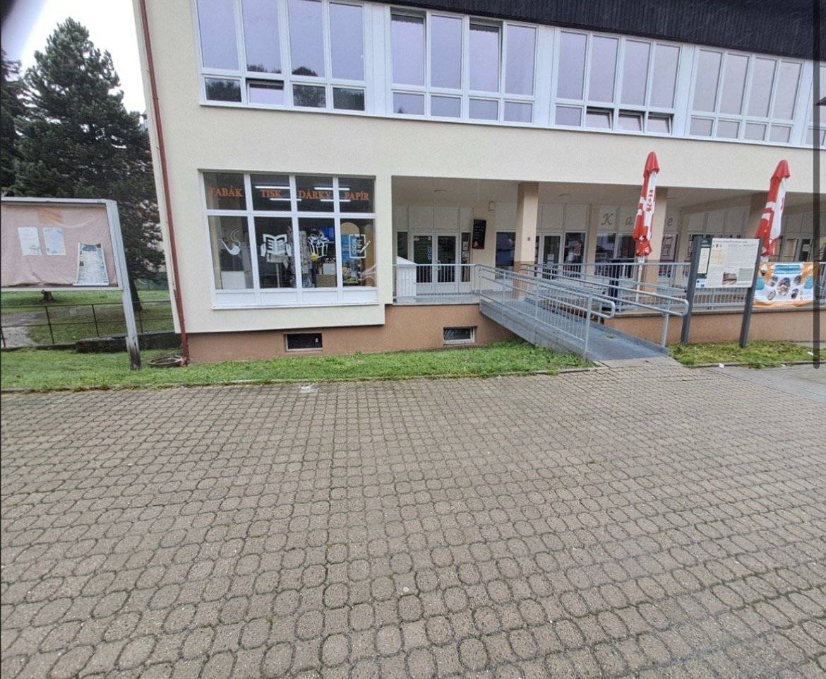 Město Vejprty vyhlašuje záměr pronájmu: nebytových prostor v objektu čp. 1241 na náměstí T.G. Masaryka (bývalá prodejna „Trafika“) v levé části objektu o výměře 73 m2 – prodejna, sklad a WC. Písemné nabídky je možné zasílat na Městský úřad Vejprty, odbor SMM, Tylova 870/6, 431 91 Vejprty. V nabídce dále uveďte bližší specifikaci služeb, které hodláte v pronajatých prostorách provozovat. Výše uvedené nebytové prostory jsou ihned k dispozici. Bližší informace k pronájmu podá Erika Kučová, tel. číslo 474 614 970.