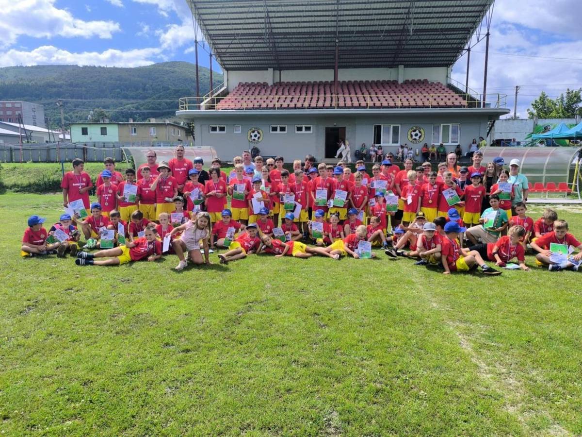 Tak ako tradícia hovorí, čo je dobré a úspešné, tak v tom pokračuj. Futbalový klub Iskra Hnúšťa organizoval šiesty ročník futbalového kempu, ktorý sme zvládli na výbornú.