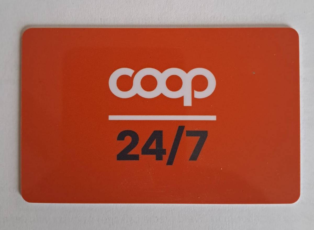 Od dnešního dne jsou na Obecním úřadě Chelčice k dispozici vstupní karty do samoobslužného obchodu COOP 24/7 Chelčice. Kartu si může vyzvednout pouze obyvatel obce Chelčice během úředních hodin obecního úřadu.