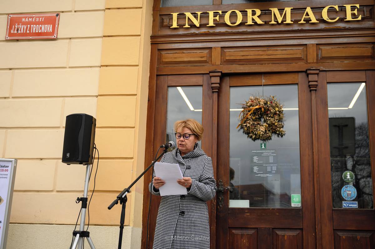 Čáslav si připomněla jména lidí, kteří byli během druhé světové války pro svůj původ nacisty nespravedlivě pronásledováni a zavražděni. Veřejné čtení jmen obětí holocaustu se uskutečnilo v úterý 14. d...