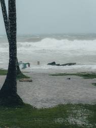 Supertajfun Sinlaku napáchal škody v západním Pacifiku