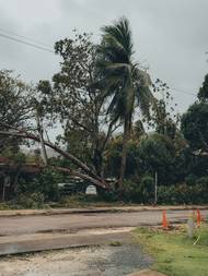Supertajfun Sinlaku napáchál škody v západním pacifiku