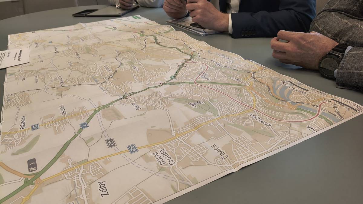 Chystá se oprava Kbelské. Práce proběhnou během prázdnin, začne se 2. července a skončit by se mělo v polovině srpna. Ve středu 15. dubna proběhlo ve Vinoři setkání s magistrátem a TSK. Oprava Kbelské bude opravdu velká dopravní komplikace pro Prahu a Středočeský kraj. Magistrát navrhuje dopravní opatření, která by Vinoři mohly pomoci. Jednak provoz na D10 v Praze bude „tunelový“, jednak na na hranici Vinoře a Středočeského kraje bude světelná závora. Na křižovatce Živanická, Bohdanečská a Mladoboleslavská bude semafor. Více detailu najdete v článku na webu MČ Praha-Vinoř. Martin Mach, radní