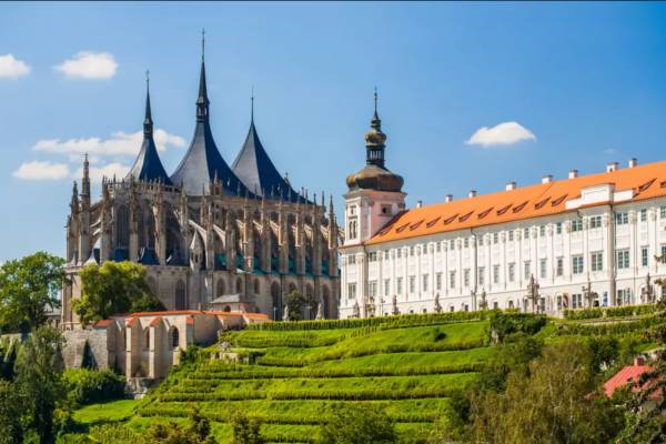 18.04.26 08.00  Zájem o zájezd je obrovský a již hlásíme plně obsazeno. V tuto chvíli přijímáme již pouze náhradníky.  Dům kultury Milevsko Vás srdečně zve na poznávací zájezd se zkušenou průvodkyní paní Šárkou Semanovou na zámek Kačina a do Kutné Hory.  První zastávkou bude zámek Kačina, kde se vydáme na...