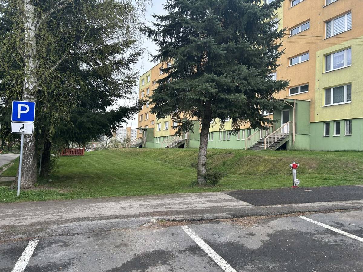 Hnúšťa,15.4.2026 - Mesto úspešne začalo tohtoročnú sezónu kosenia a komplexnej údržby verejnej zelene. Cieľom je zabezpečiť upravené, čisté a príjemné prostredie pre všetkých obyvateľov počas celej sezóny.