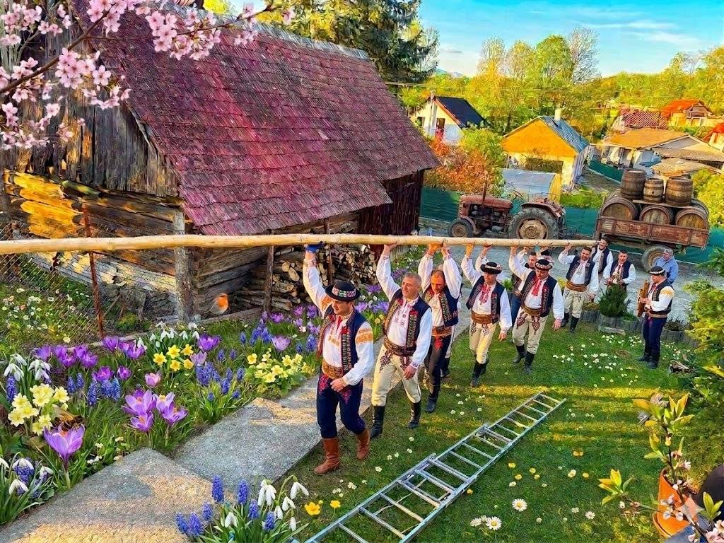 Vážení občania, pozývame vás na už tradičné obecné podujatie stavania mája, ktoré sa uskutoční štvrtok 30. apríla 2026 od 17:30 pred Obecným úradom. Iveta Balšianková, starostka obce a poslanci OZ