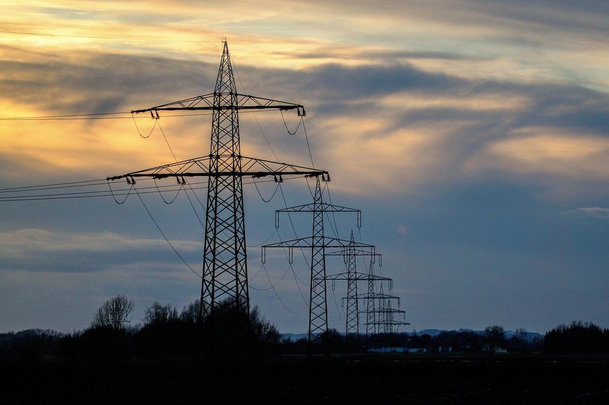 Pre registráciu o BEZPLATNÝCH informáciách o plánovaných odstávkach elektrickej energie od Stredoslovenskej distribučnej, a.s. na Vašom odbernom mieste prostredníctvom notifikácie cez SMS alebo e-mail môžete použiť aplikáciu Kontakty pre vyrozumievanie na webe TU: https://e.ssd.sk/wk/index.jsp?l=0 . K prvému prihláseniu – registrácii je potrebné kliknúť na Registrácia. K registrácii je nutné poznať Váš EIC kód a číslo elektromera alebo Meno, Priezvisko. Uvedené údaje nájdete na faktúre za elektrickú energiu. Viac na Pomoc a podpora TU: https://e.ssd.sk/wk/index.jsp?l=0&x=s0 .