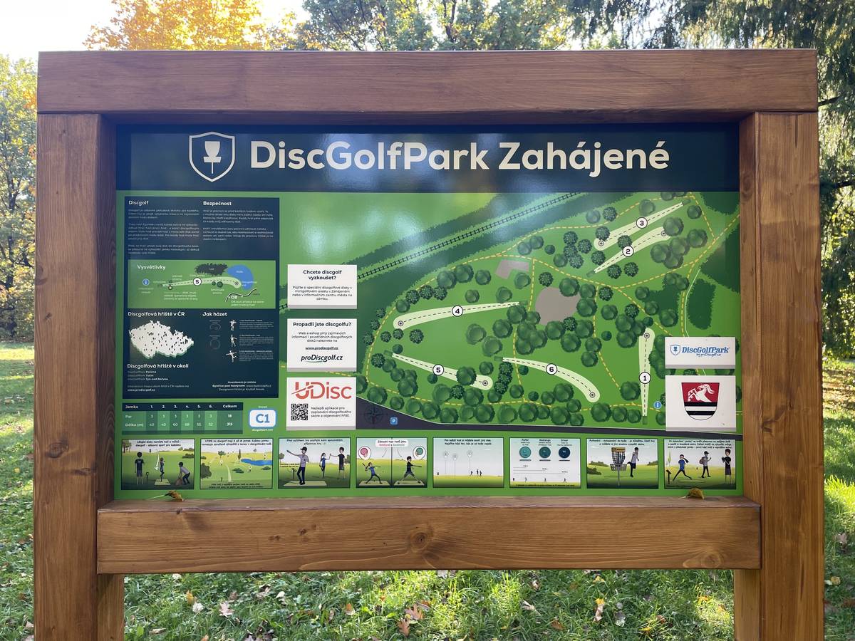 Slavnostní otevření DiscGolfParku v Bystřici pod Hostýnem se uskuteční v úterý 21. dubna 2026 v parku Zahájené za minigolfem. Připraven je odpolední program pro širokou veřejnost – děti, mládež i dospělé. Přijďte se seznámit s tímto stále populárnějším sportem, vyzkoušet si hru a užít si příjemné sportovní odpoledne.     Od 14:00 – odpolední program pro veřejnost. Do 16:00 hodin budou na místě instruktoři, kteří zájemcům vysvětlí pravidla discgolfu, předvedou základní techniky hodu a pomohou s prvními pokusy na hřišti. K dispozici bude také možnost zapůjčení i zakoupení discgolfových disků.  Od 16:00 do 16:45 se uskuteční discgolfová akademie s dvojnásobným mistrem ČR Kryštofem Novákem.  Od 17:00 do 18:00 bude probíhat jednokolový otevírací turnaj pro registrované hráče i širokou veřejnost. Nejlepší hráči v jednotlivých kategoriích se mohou těšit na dárkové tašky. Na akci se představí také český rekordman v hodu do dálky František Trenz, který předvede, jak daleko může discgolfový disk doletět z rukou zkušeného hráče.     Srdečně zveme všechny zájemce o sport na příjemné odpoledne v přírodě. Přijďte si discgolf vyzkoušet a společně s námi otevřít nové sportovní zázemí v našem městě.