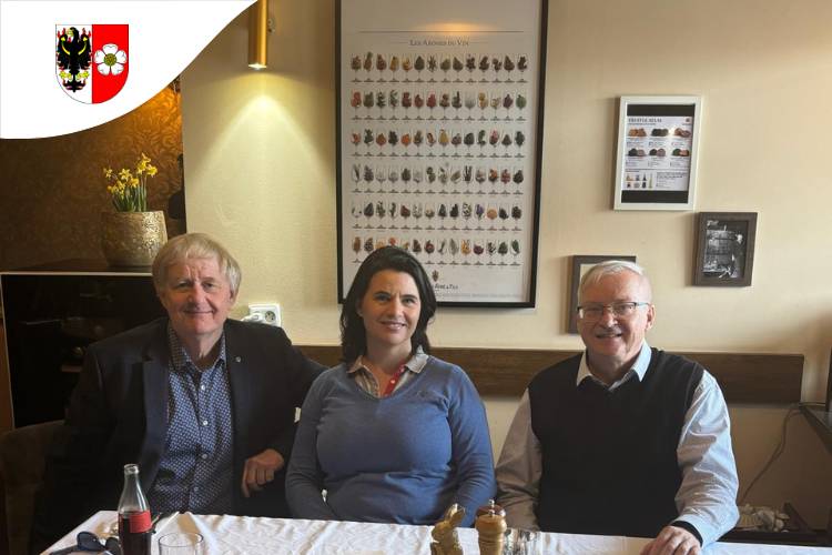 Dnes od 18 hodin se uskuteční v restauraci La Stella neformální setkání se starostou města Jaroslavem Drdou, místostarostkou Marií Dvořákovou a místostarostou Tomášem Novotným.     Jste srdečně zváni.