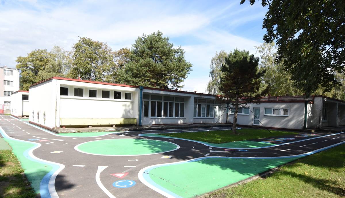 Práce sa dotknú strechy nad pavilónom A, nad prevádzkovým pavilónom a nad časťou chodby. Chod materskej školy nebude žiadnym spôsobom obmedzený. Práce v hodnote 17 tisíc eur majú byť hotové v druhej polovici mája. Vykoná ich spoločnosť WIREX z Trenčianskych Bohuslavíc. [...]Čítať viac...