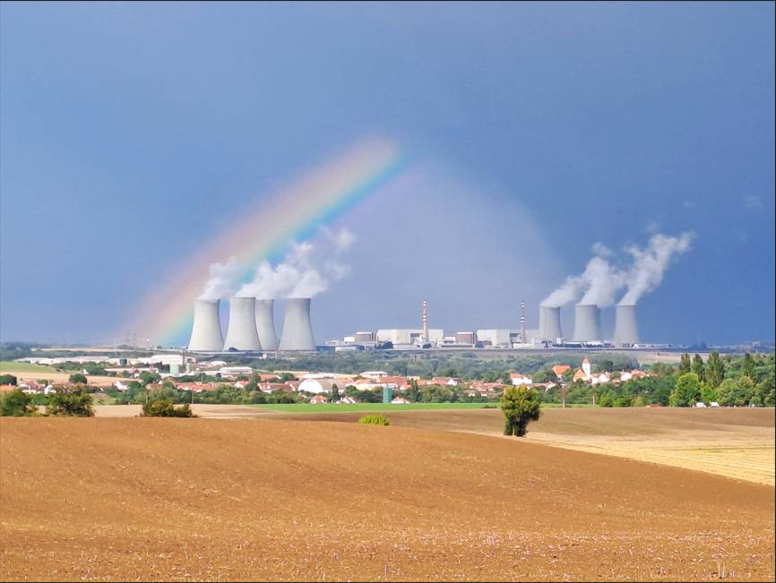 V průběhu odstavování budou dnes, v pátek 17. dubna v odpoledních a večerních hodinách provedeny plánované zkoušky pojišťovacích ventilů a dalších zařízení v JE Dukovany, které jsou doprovázeny zvukovými signály a mohou být slyšet v širokém okolí elektrárny.