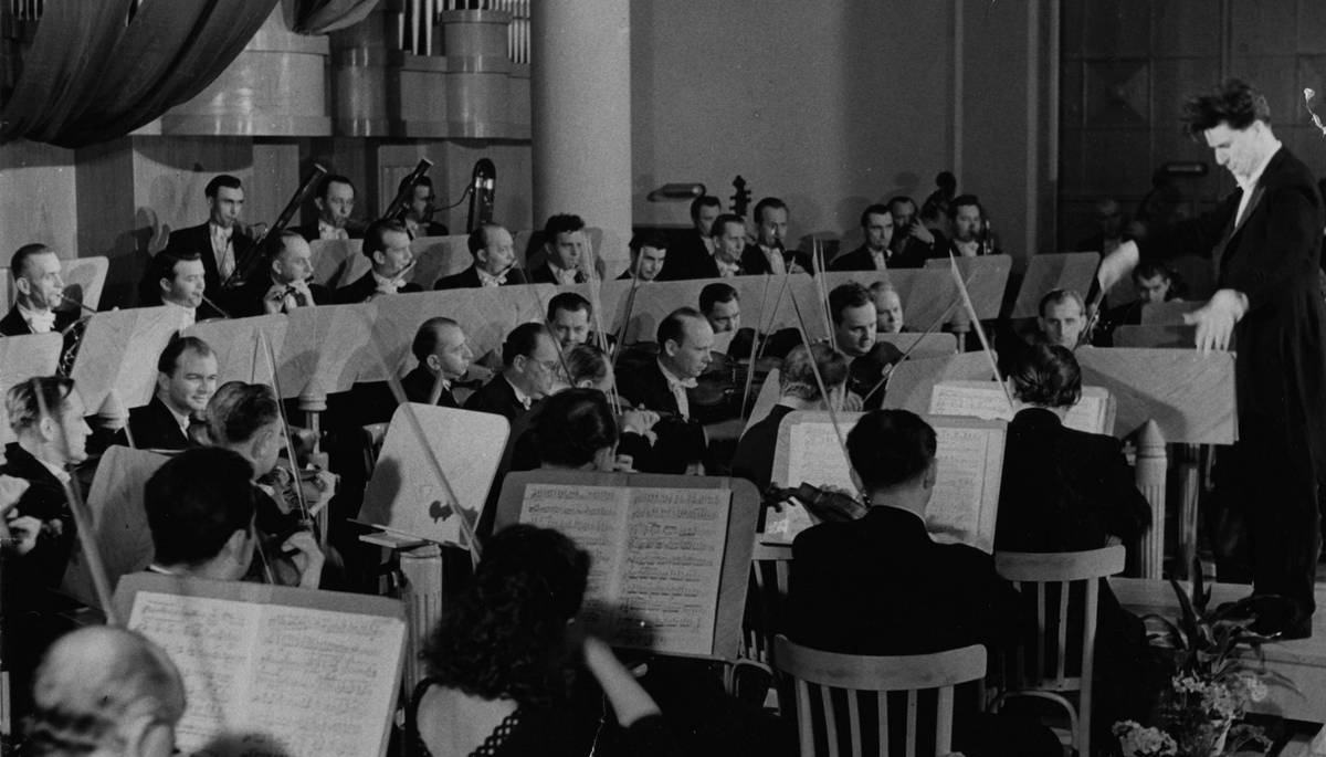 Zlín – Na konci dubna si Zlín připomene mimořádné výročí. Uplyne totiž přesně osmdesát let od chvíle, kdy zlínská veřejnost poprvé uslyšela zvuk nově založeného symfonického orchestru.