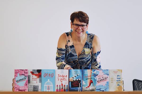 21.04.26 17.30  Dagmar Digma Čechová je česká spisovatelka, redaktorka, editorka a jazyková korektorka. Kromě tvorby společenských románů pro dospělé čtenáře se věnuje také příběhům pro děti a divadelním scénářům. Mezi její romány pro ženy patří tituly jako Nemusíš!, Jedna z pěti,...