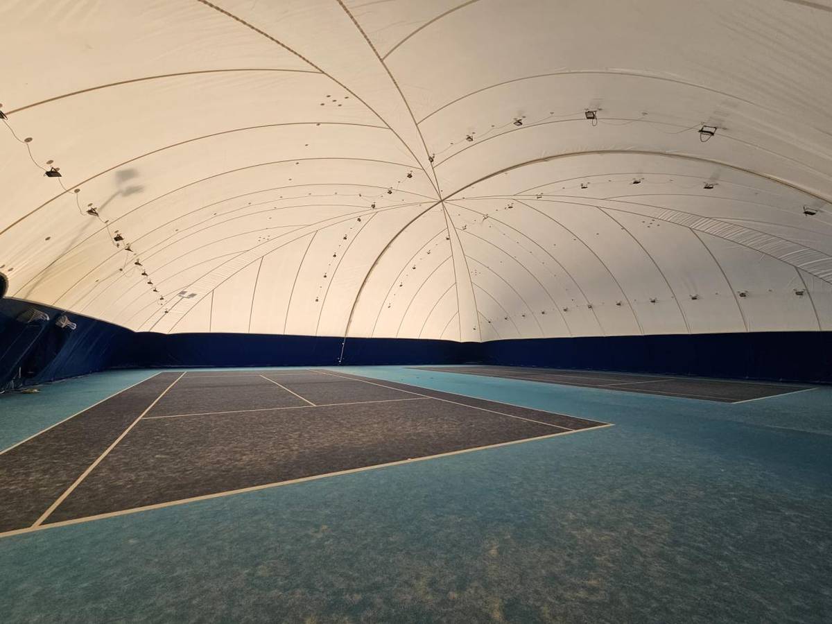 S příchodem jara a teplejšího počasí končí v naší obci „zimní sezóna“ pod vysokou bílou kopulí. Nová nafukovací hala, která od podzimu chránila naše tenisty před nepřízní počasí, je pro letošek minulostí.   Více v příloze.