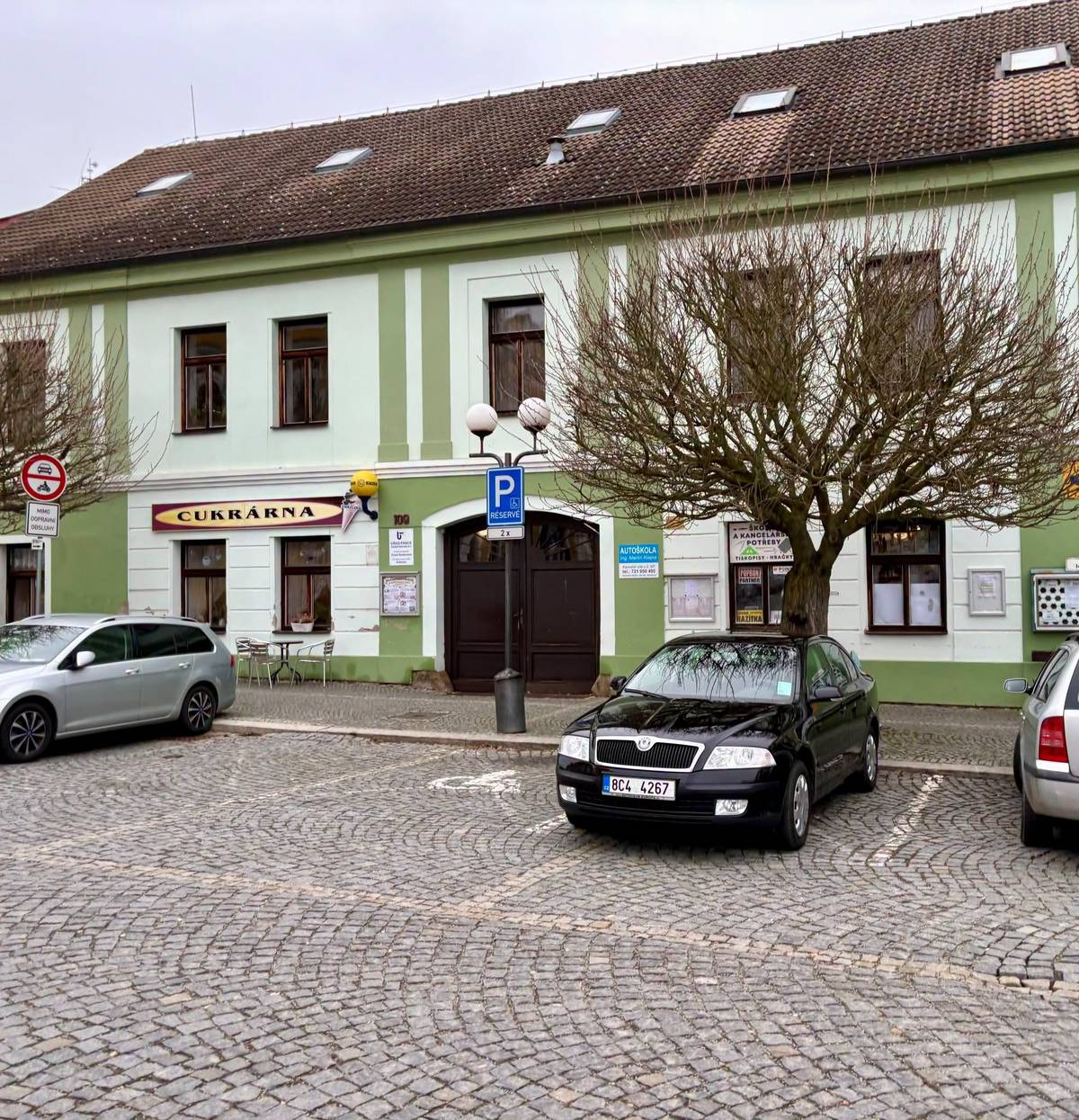 ADMINISTRATIVA ℹ️ v pondělí se konala 177. schůze rady města, přičemž největší diskuze proběhla k využití objektu č. p. 109 ℹ️ ve středu proběhlo slavnostní otevření cyklostezky na bývalém železničním náspu ℹ️ v pátek bylo zahájeno kolaudační řízení obchvatu - komunikace Machovky STAVEBNÍ PRÁCE A ÚDRŽBA ℹ️ v průběhu týdne byla na Malém náměstí provedena obnova vodovodního řadu, přeložka plynovodu a položena dlažba podél Arabely, Veselských služeb a Rodinné kavárny  ℹ️ během týdne byly v hasičárně realizovány závěrečné práce - montáž nových vrat a předokenních žaluzií ℹ️ ve čtvrtek byla předána vybudovaná a vybavená pergola k užívání mateřské škole na Blatském sídlišti ZAJÍMAVOSTI ℹ️ v úterý se uskutečnila v Weisově domě přednáška "Veselí ve světle archeologických nálezů" ℹ️ ve středu byla zahájena v Kulturní dům Veselí nad Lužnicí výstava "Hudební legenda Karel Gott" s přítomností vlastníka sbírky Jiřího Kopáčka ℹ️ ve středu byla Lavička Miloše Silovského obohacena o rytý nápis