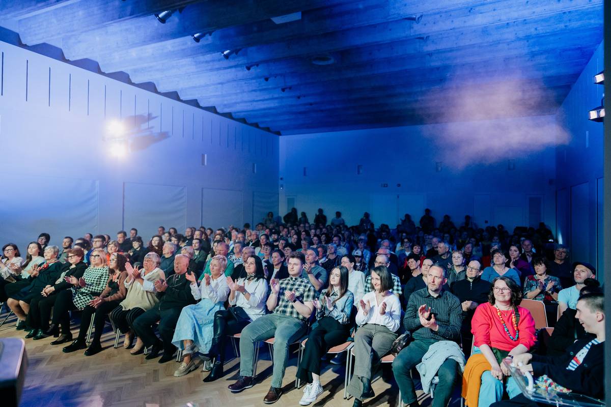 ☝️Pre tých, ktorí sa nedostali na koncert Art Music Orchestra v sobotu 18. 4. 2026, sme sa rozhodli urobiť reprízu toho istého koncertu.  ⏰Uskutoční sa v nedeľu 26. 4. 2026 o 18:00 v Kultúrnom centre Osveta Leopoldov. ✅Koncert bude opäť zadarmo, ale z kapacitných dôvodov je nutné rezervovať si lístky.