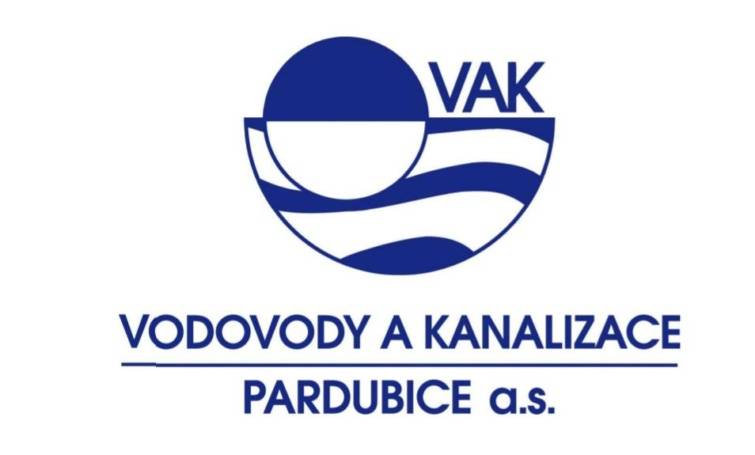 VaK Pardubice oznamují, že ve dnech od 27.04.2026 – 05.05.2026 proběhne postupně odkalování vodovodní sítě v obcích Strašov, Újezd u Přelouče, Kladruby nad Labem (Komárov, Kolesa, B.Vchynice), Tetov, Hlavečník, Semín. V tomto období může dojít ke snížení tlaku vodovodní sítě a mírnému zakalení vody.