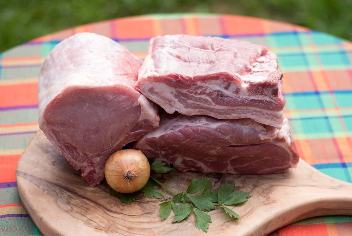 Pojízdná prodejna masa Řeznictví Zbořil Otrokovice, bude prodávat ve středu 22.4. čerstvé vepřové a hovězí maso z českých chovů, vlastní zabijačku a uzeniny. Prodej se uskuteční od 12:45 do 13:00 na horní zastávce a od 13:05 do 13:20 na prostranství před kulturním domem.