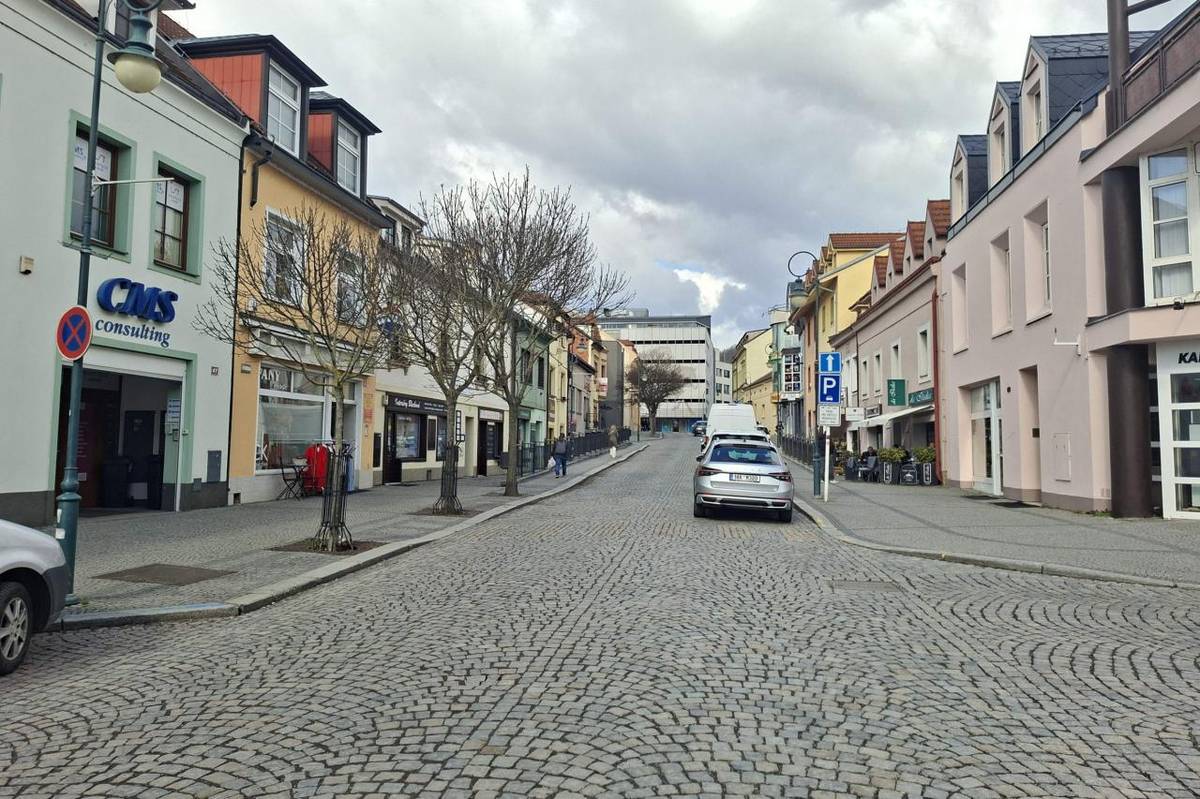 Část České ulice bude z důvodu rekonstrukce povrchu zhruba od poloviny května uzavřena. Po opravě Havlíčkovy ulice se tak jedná o další vytíženou ulici v centru města, která se dočká opravy.