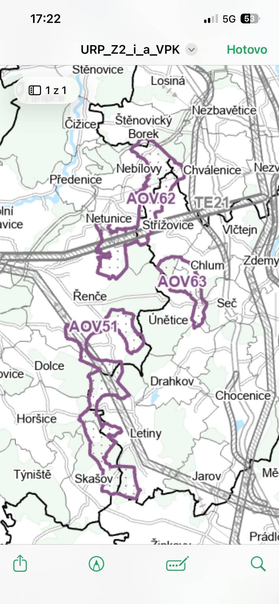 Vážení spoluobčané, v rámci návrhu změny č. 2 Územního rozvojového plánu jsou v našem širším území navrženy akcelerační oblasti pro větrné elektrárny, zejména AOV62 Střížovice, která se dotýká i území obce Chválenice. Co je důležité vědět K návrhu se může vyjádřit každý:  občan, spolek, firma, organizace, i další subjekty z území i mimo něj.  Termíny  veřejné projednání: 15. 5. 2026 lhůta pro podání připomínek: do 1. 6. 2026 včetně  Kam připomínky směřovat Připomínky je třeba podat pořizovateli návrhu, tedy Ministerstvu pro místní rozvoj, a to způsobem uvedeným ve veřejné vyhlášce. Kde najdete dokumentaci Dokumentace k návrhu změny č. 2 ÚRP je dostupná zde: https://mmr.gov.cz/cs/ministerstvo/stavebni-pravo/koncepce-a-strategie/uzemni-rozvojovy-plan/zmena-c-2-uzemniho-rozvojoveho-planu-a-souvisejici?fbclid=IwZXh0bgNhZW0CMTEAc3J0YwZhcHBfaWQKNjYyODU2ODM3OQABHj3CMeNwM3oRxRWpSqGJ0JIJx7qD4b7QzJjmjwuc19h9LUUxOOYjOpxDoZC6_aem_XRvfQitRrf8UmgjtT3xcIg Na stránkách obce bude v nejbližších dnech zveřejněn také souhrn hlavních zjištění a problémových bodů v dokumentaci, aby se v ní občané lépe orientovali. Jak připomínky psát Doporučujeme, aby připomínky byly:  věcné a konkrétní, psané vlastními slovy, zaměřené na to, čeho se obava týká a jak by se návrh mohl projevit v území.  Vhodná témata mohou být například:  dopad na krajinu a krajinný ráz, zásah do charakteru obce a okolí, vliv na kvalitu života obyvatel, hluk a stroboskopický efekt, dopady na přírodu, ptactvo a migrační trasy, kumulace vlivů v širším území, oslabení vlivu obcí na rozhodování o svém území.  Důležité upozornění Neposílejte prosím jen hromadně kopírované nebo totožné texty. Pokud úřad obdrží desítky stejných připomínek, zpravidla je vypořádá jednou společnou odpovědí. Větší význam mají samostatně formulované, konkrétní a osobité připomínky. Co by připomínka měla obsahovat  jméno a příjmení / název subjektu, adresu / sídlo, označení, že jde o připomínku k návrhu změny č. 2 ÚRP, stručné a konkrétní důvody, datum a podpis.  Prosíme Vás, věnujte této věci pozornost. Nejde o formální úřední krok, ale o rozhodování, které může výrazně zasáhnout do krajiny i života v našem širším území. Pokud Vám není lhostejné, jak bude naše okolí v budoucnu vypadat, využijte svého práva a podejte věcnou připomínku včas.   Děkujeme!
