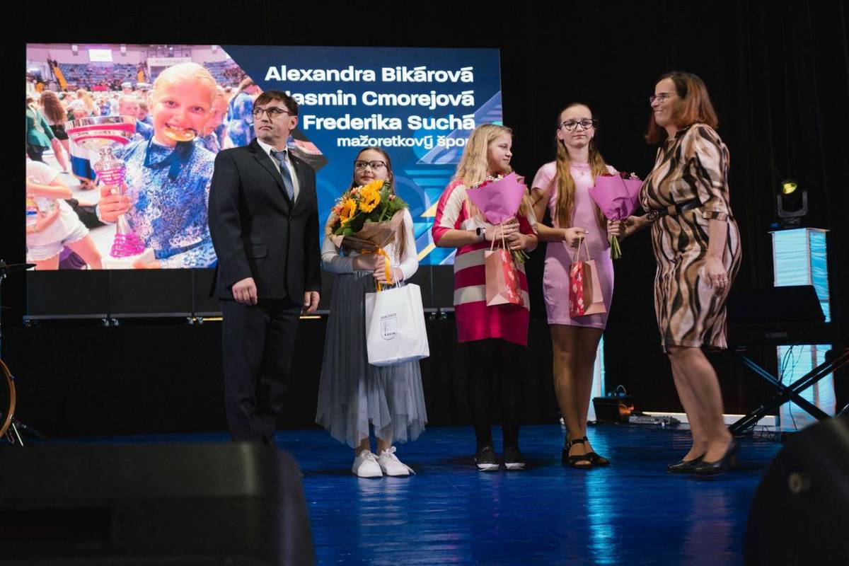 Obec Jaklovce srdečne blahoželá našej Alex Bikárovej ...