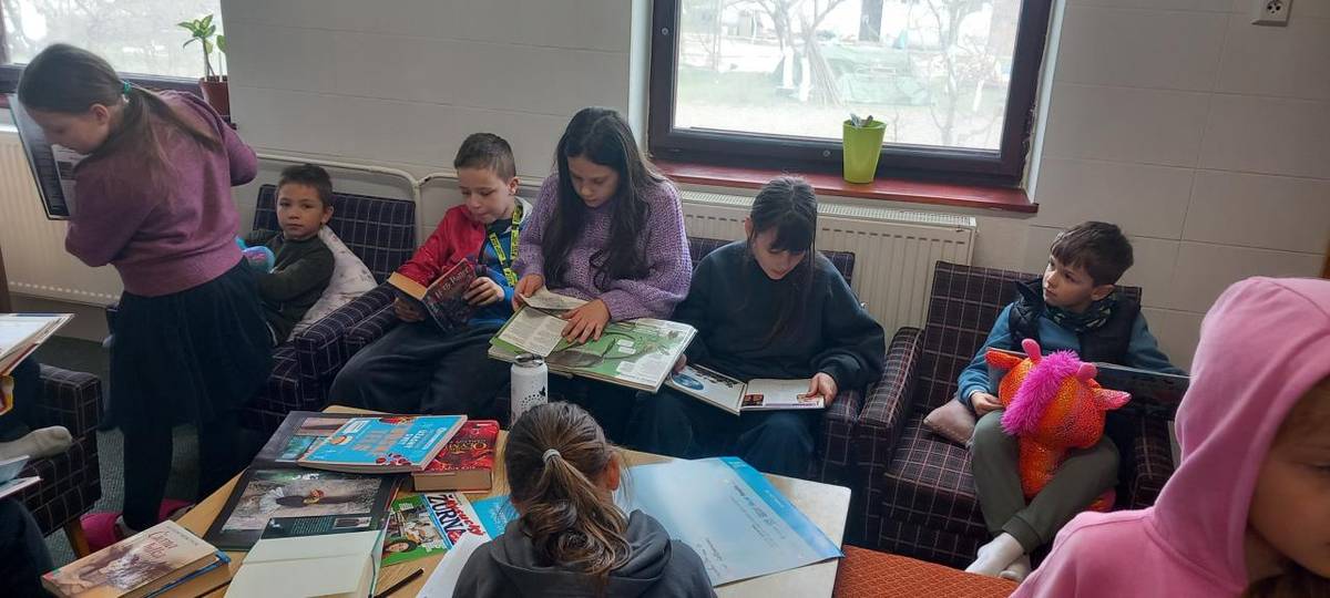 24.03.2026 navštívili knižnicu 2. skupina detí z ŠKD Horný Vadičov. Zapojili sme sa do projektu Čítajme si...2026 celoslovenský detský čitateľský maratón a povedali sme si o Linke detskej istoty.