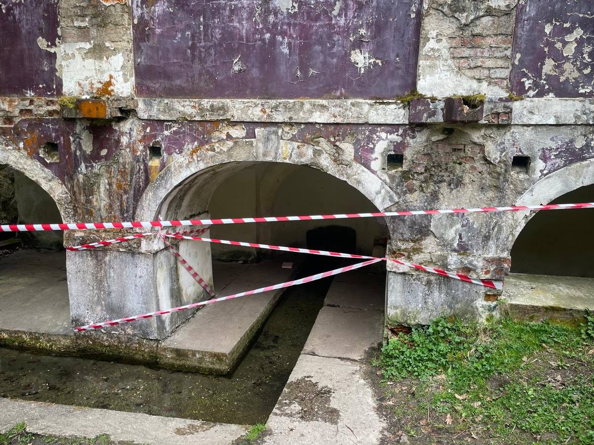 Kaple sv. Stapina je momentálně dočasně uzavřena z důvodu ošetření dřevěných prvků proti červotoči.  📅 Znovu bude zpřístupněna od 30. dubna 2026.
