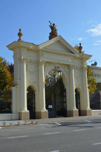 Dovolujeme si informovat občany, že v úterý 28. 4. 2026 bude omezen provoz kanceláře správy hřbitova z důvodu konání každoročního odborného školení pracovnic správy.                               Číst dál...