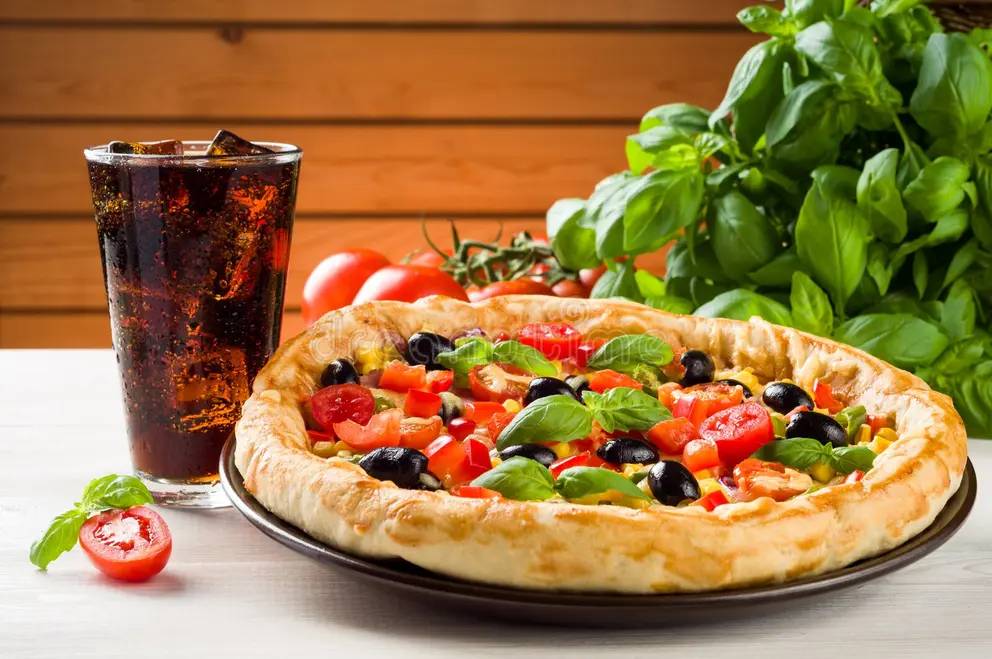 Pizza Marsellino & Bar pod lipou pozývajú v piatok 24.04. a sobotu 25. 04. na pizzu, ktorá sa bude piecť na futbalovom ihrisku od 10:00 do 21:00.