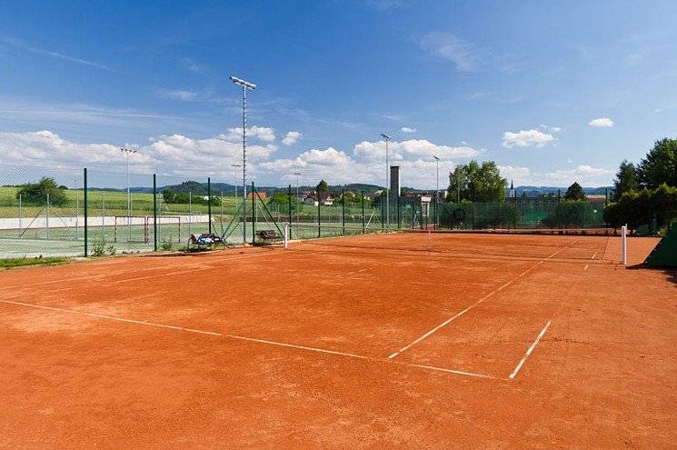Zahajujeme sezónu. Více informací zde: https://sport.mesto-zubri.cz/aktualne/tenisova-sezona-zacina-a756