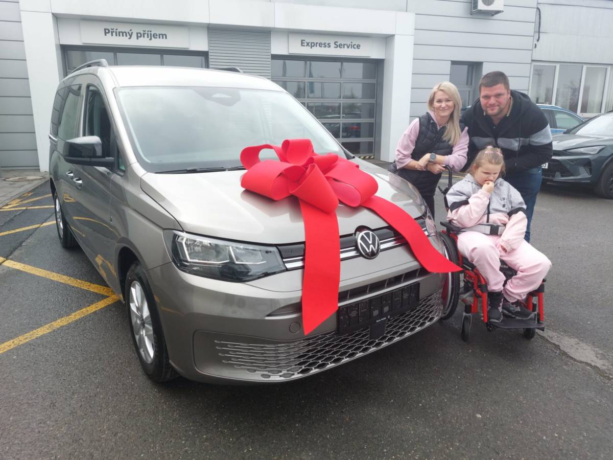 Minulý týden byl pro rodinu Novákových opravdu výjimečný. Díky neuvěřitelné podpoře všech dárců převzala rodina automobil, který zásadně změní každodenní život dcery Natálky. „Rádi bychom všem ze srdce poděkovali. Velmi si vážíme nejen vaší finanční pomoci, ale i důvěry, ochoty pomoci a lidskosti, kterou jste nám v průběhu celé...