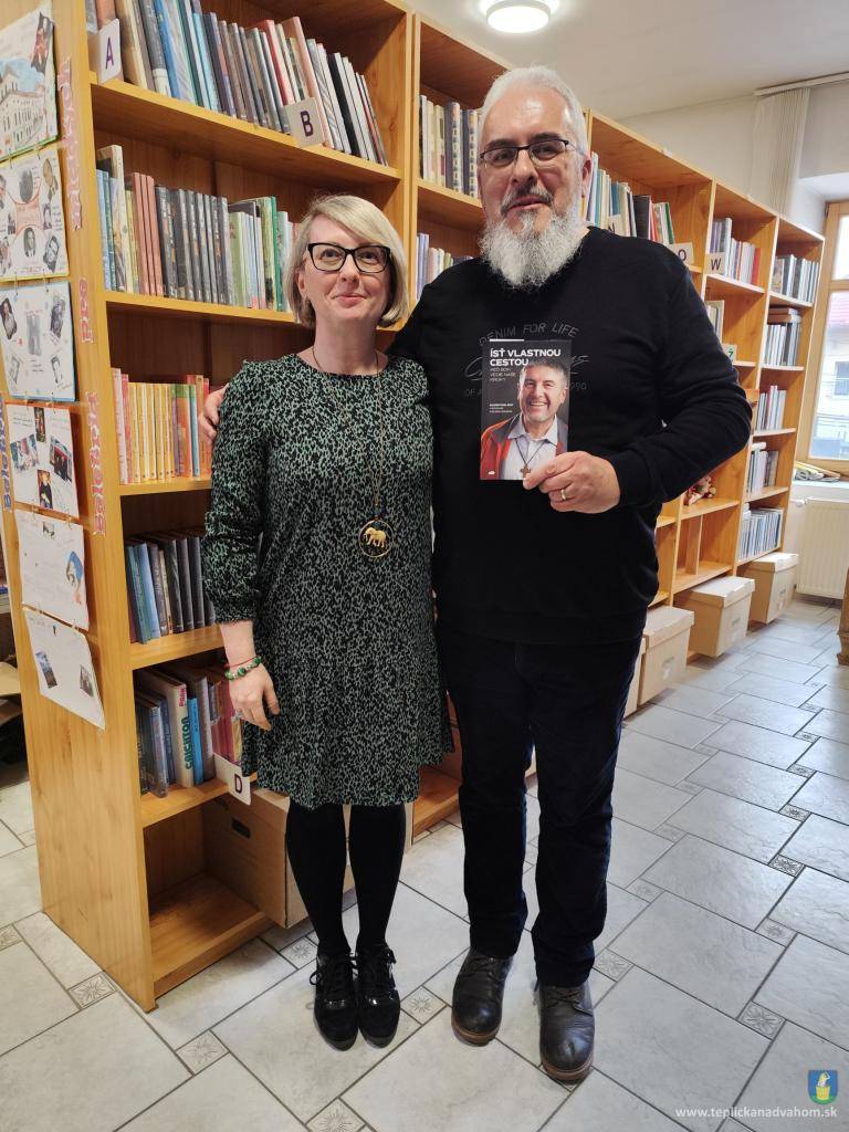 Obecný dom v Tepličke nad Váhom po dvoch rokoch opäť privítal pána Miloša Jesenského, autora knihy „Ísť vlastnou cestou“. Beseda sa konala 8. apríla 2026.