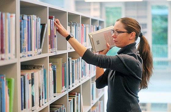 V naší obecní knihovně naleznete spoustu nových knih pro děti i dospělé 📖. Knižní tituly, které si můžete nově zapůjčit, si můžete prohlédnout na následujícím odkaze: https://kurim.tritius.cz/library/brezina/newsdays=1&area=-1&allsrc=on&pageSize=50