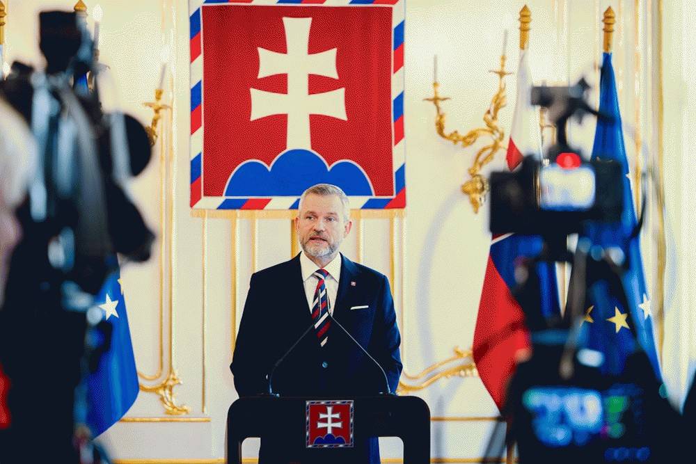 Prezident SR Peter Pellegrini vyhlásil na 4. júla 2026 referendum s dvomi otázkami.