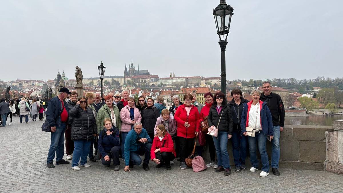 O tom, že naši členovia sú kondične na tom naozaj dobre, sme sa v Prahe presvedčili. Veď za 3 dni toho videlo 40 členov ozaj veľa a bez chodenia by sa to nedalo. Ubytovanie blízko metra bolo určite veľkou výhodou a nerobilo nám problém orientovať sa. Ďakujeme všetkým účastníkom za bezproblémový pobyt i pohyb po Prahe s nabitým programom. Je nám iba ľúto, že sme mohli zobrať iba polovicu zo záujemcov, možno nabudúce...  Celý článok nájdete na webe mesta.
