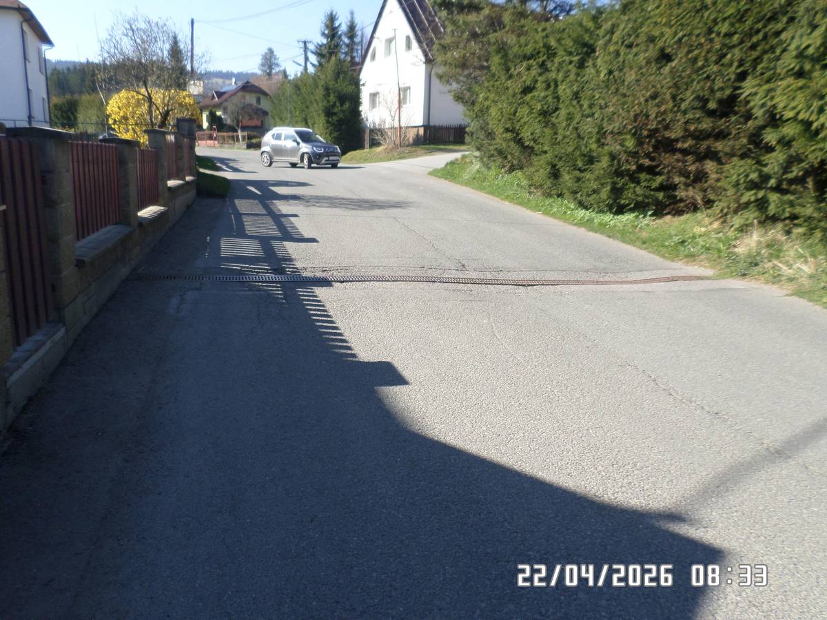 Milí spoluobčania, oznamujeme Vám, že od piatku 21.04.2026 do cca stredy 29.04.2026 sa bude vykonávať výmena odvodňovacieho žľabu v miestnej ceste v Čiernom pri rodinnom dome súp. č. 138 pána Rudolfa Zajaca a odbočke k IBV. Nakoľko premávka bude v jednom pruhu, žiadame Vás o zvýšenú mieru pozornosti a o ohľaduplnosť a ďakujeme za trpezlivosť.