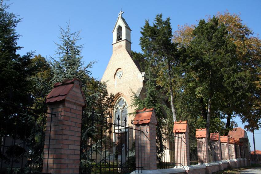 Rímskokatolícka cirkev farnosť Tomášov oznamuje občanom, že v nedeľu sa bude oslavovať patrón nášho kostola svätý Juraj. Podrobný rozpis bohoslužieb a omší nájdete na stránke farnosti.