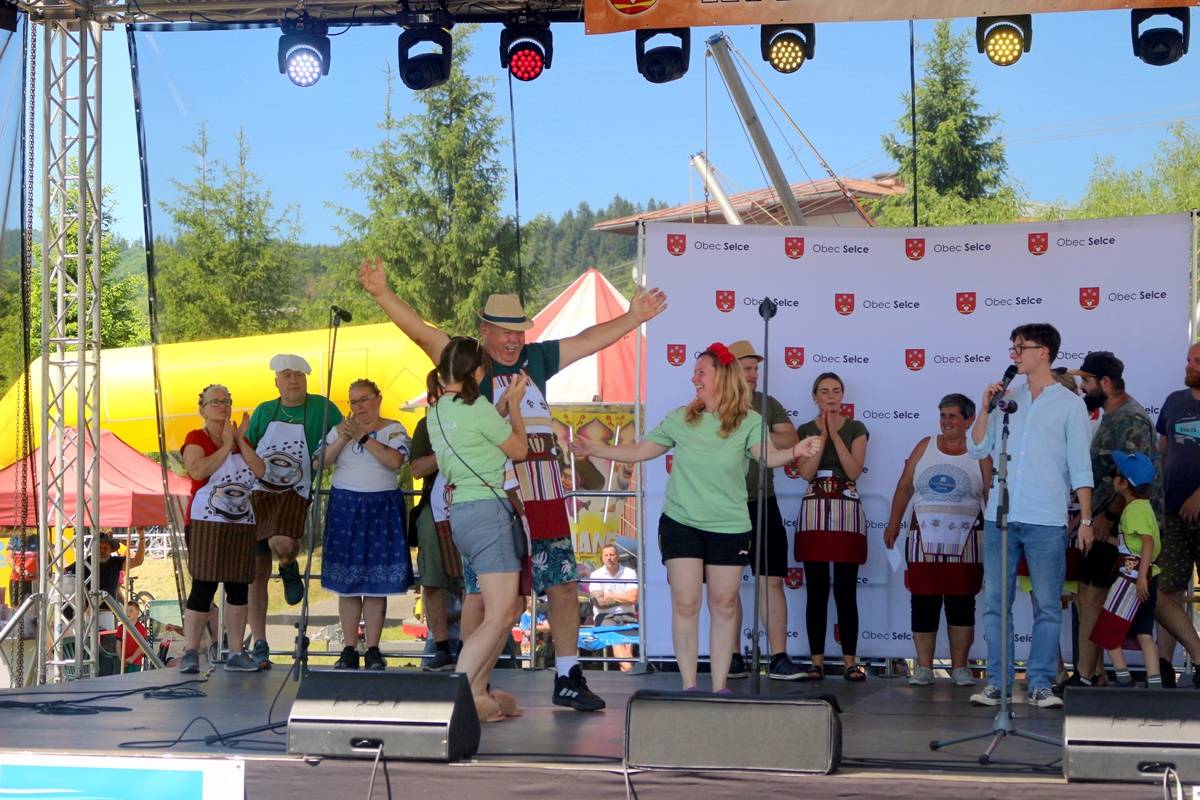 Oznamujeme občanom a sympatizantom Kutliarskeho dňa, ktorý sa každoročne koná v Selciach, že v tomto roku, tento super deň bude v sobotu 13. júna.  V prípade, že máte záujem sa nahlásiť ako súťažiaci, postupujte podľa propozícií. Tešíme sa na Vás všetkých ...