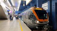 Vlak po příjezdu do stanice Warszawa Centralna