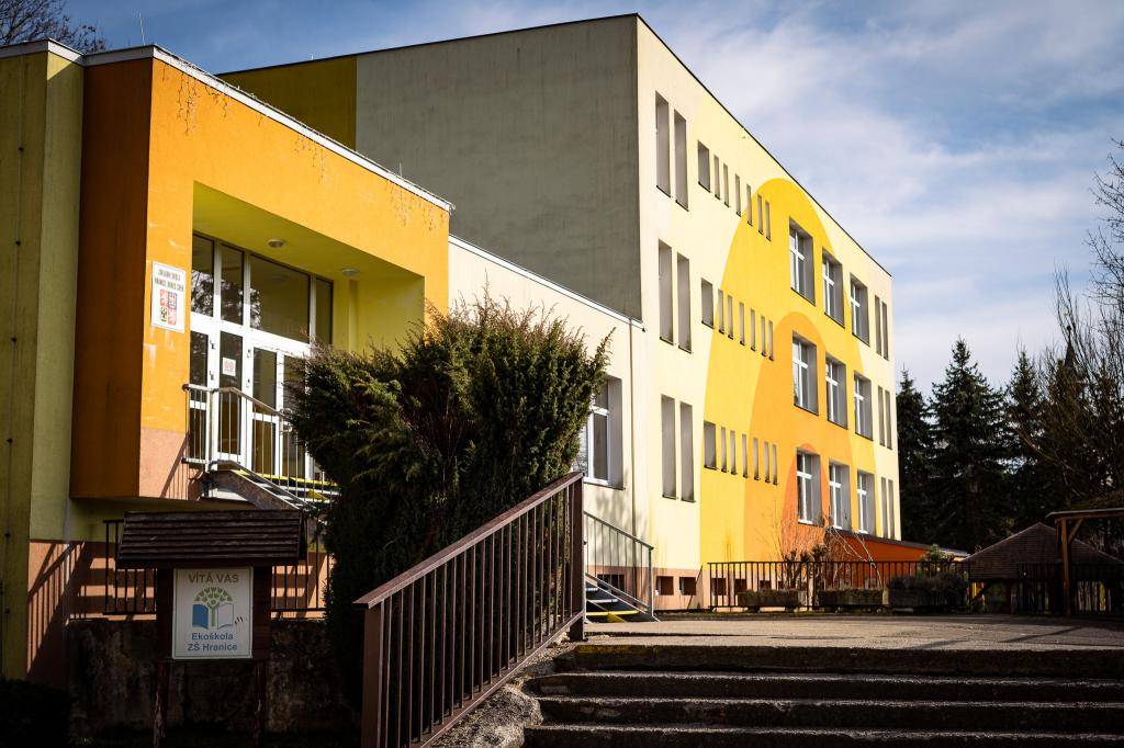 Rada města Hranice vyhlašuje konkurz na obsazení pracovní pozice ředitele/ředitelky Základní školy Hranice, okres Cheb, a to v souladu s § 166 odst. 2 zákona č. 561/2004 Sb., školský zákon, v platném znění.