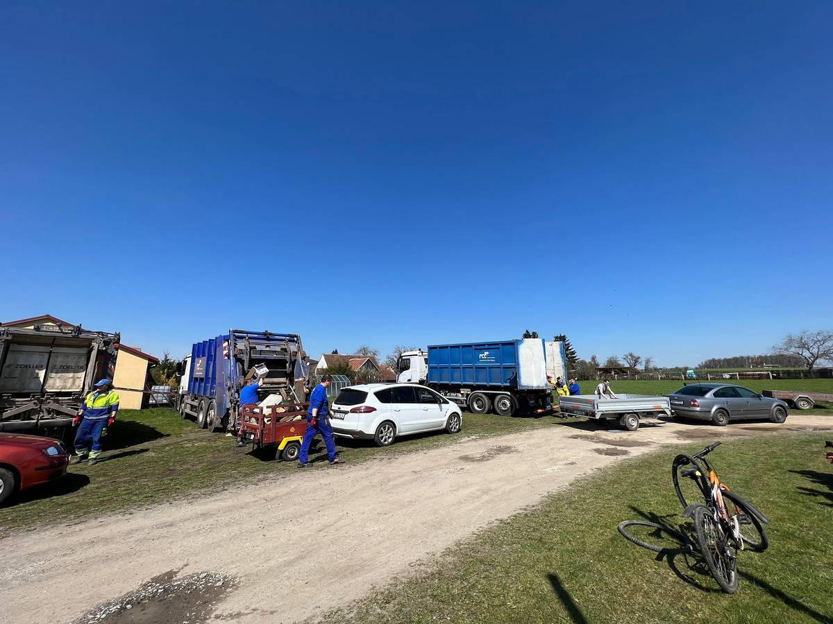 V sobotu 25.4.2026 v době od 11:55 do 12:25 hod. bude svoz nebezp. a objemného odpadu za hasičovnou. Předává se POUZE do rukou svozové firmy. OÚ Police