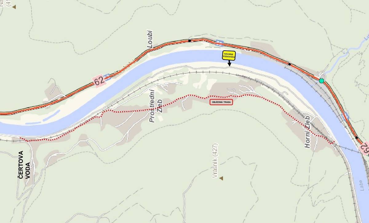 Cyklostezka v Prostředním Žlebu bude v úterý 28. dubna zcela uzavřena. Na místě bude probíhat oprava havárie vodovodního řadu. Dělníci budou na místě pracovat od 8 do 16 hodin. V případě, že skončí dříve, bude cyklostezka ihned otevřena.  Cyklostezka bude během prací zcela uzavřená, a to jak pro cyklisty, tak i pro pěší. Z technických důvodů není možné zajistit průjezd či průchod kolem místa prací. Oprava se týká úseku za druhým brodem u železniční zastávky Prostřední Žleb. Pro cestu do Dolního Žlebu či opačně budou muset všichni využít místní komunikaci.  Město Děčín také zajistí hlídku dobrovolných hasičů v Dolním Žlebu, kam také přemístí zásahové vozidlo.