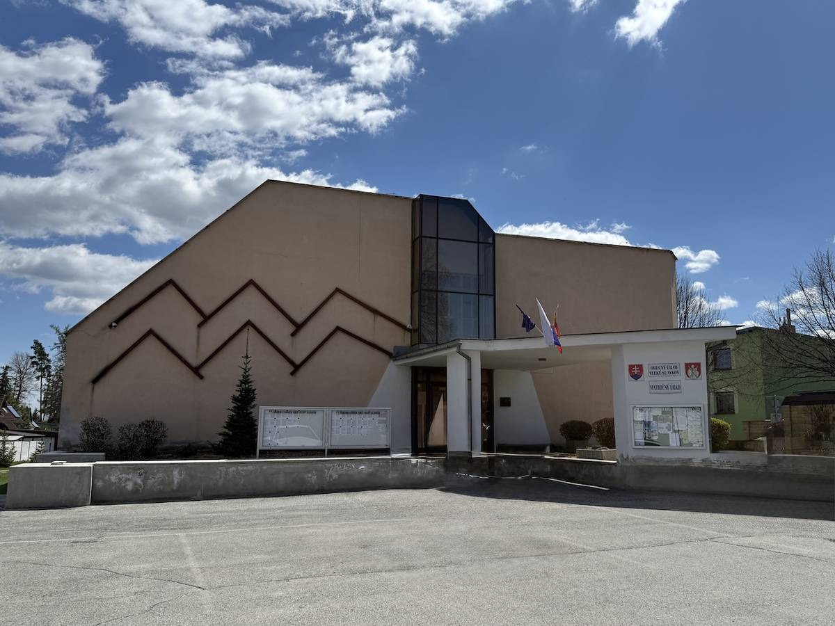 Projekt s názvom "Rekonštrukcia obecného úradu Veľký Slavkov"