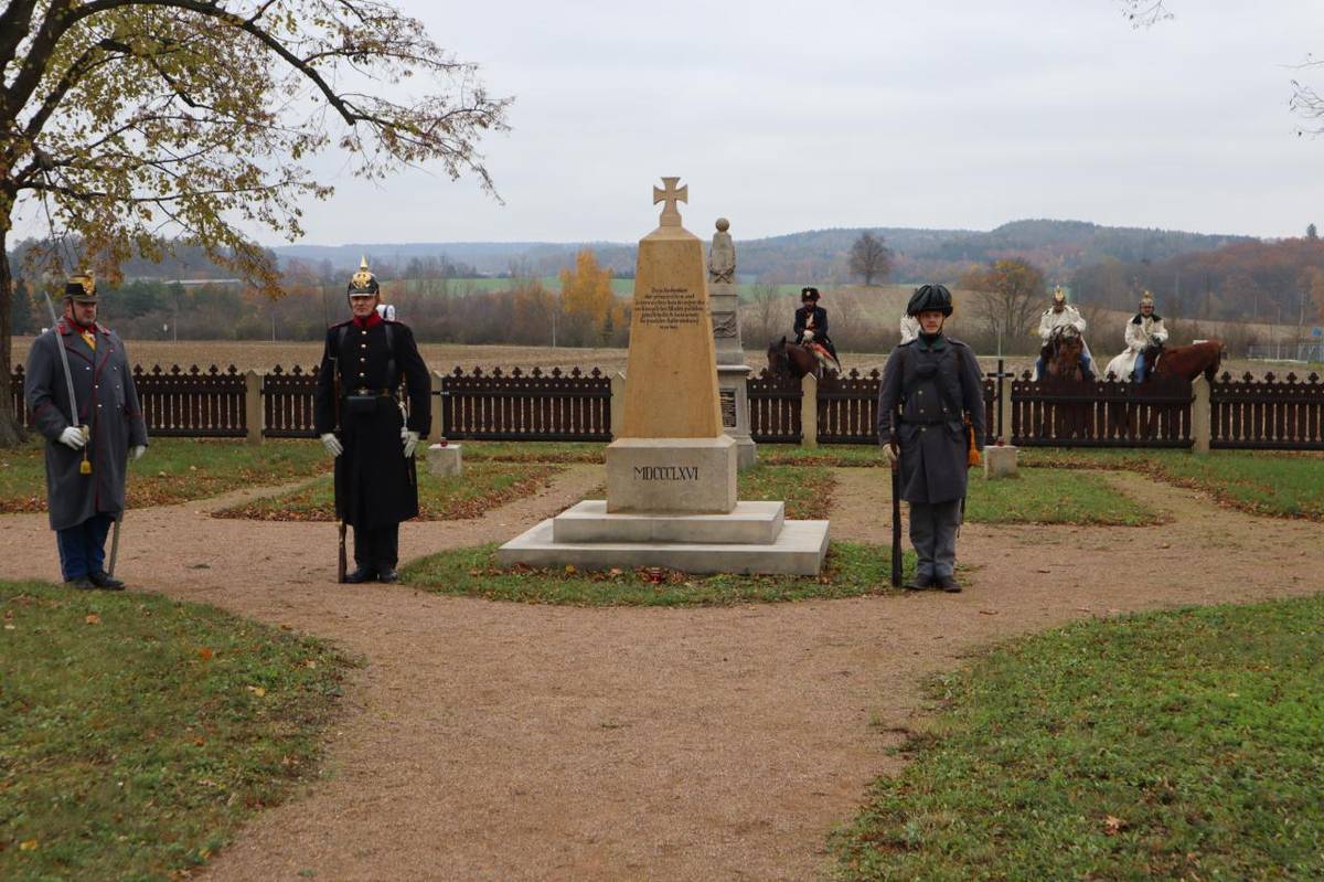 Panelová výstava mapující náročnou rekonstrukci vojenského hřbitova z roku 1866.