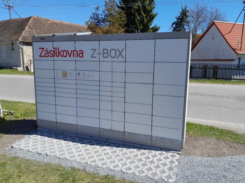 Zásilkovna je  přestěhována k hasičárně, zároveň došlo k jejímu rozšíření a doplnění možnosti odesílání zásilek.