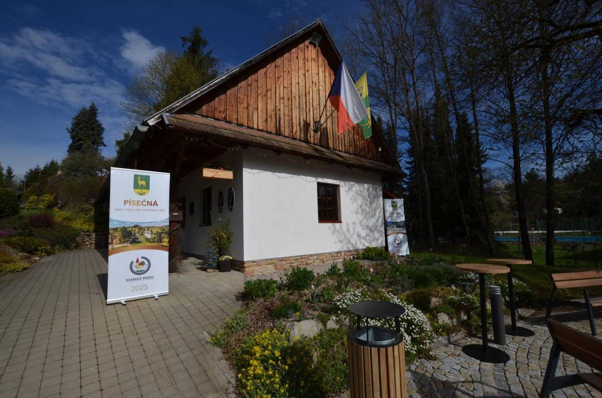 Ve čtvrtek 23. dubna 2026 jsme měli v Písečné milou a výjimečnou návštěvu. Zavítal k nám pan prezident se svou manželkou v rámci své cesty po Pardubickém kraji.