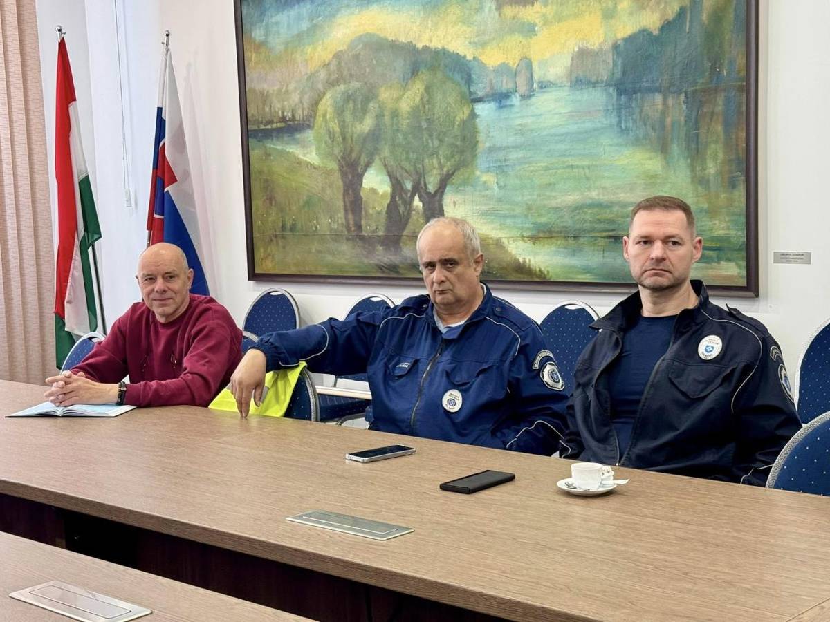 Členovia mestskej polície a vedenie mesta sa dnes stretli, aby zhodnotili uplynulé obdobie a dohodli sa na ďalších plánoch. Hlavnou témou bolo zlepšenie bezpečnosti cestnej premávky a riešenie situácie s neprispôsobivými občanmi.