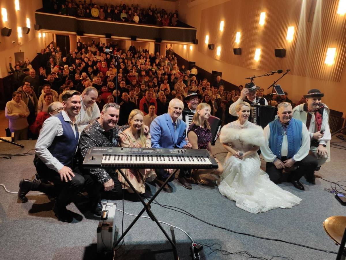 Turzovka zažila počas fašiangového obdobia mimoriadne vydarený koncert – vo vypredanej sále sa spievalo, tlieskalo a zabávalo takmer tri hodiny. Tento večer potvrdil, že tohtoročné kultúrne dianie má v našom meste skvelý štart, ktorý úspešne začali už vypredané koncerty Kollárovcov.