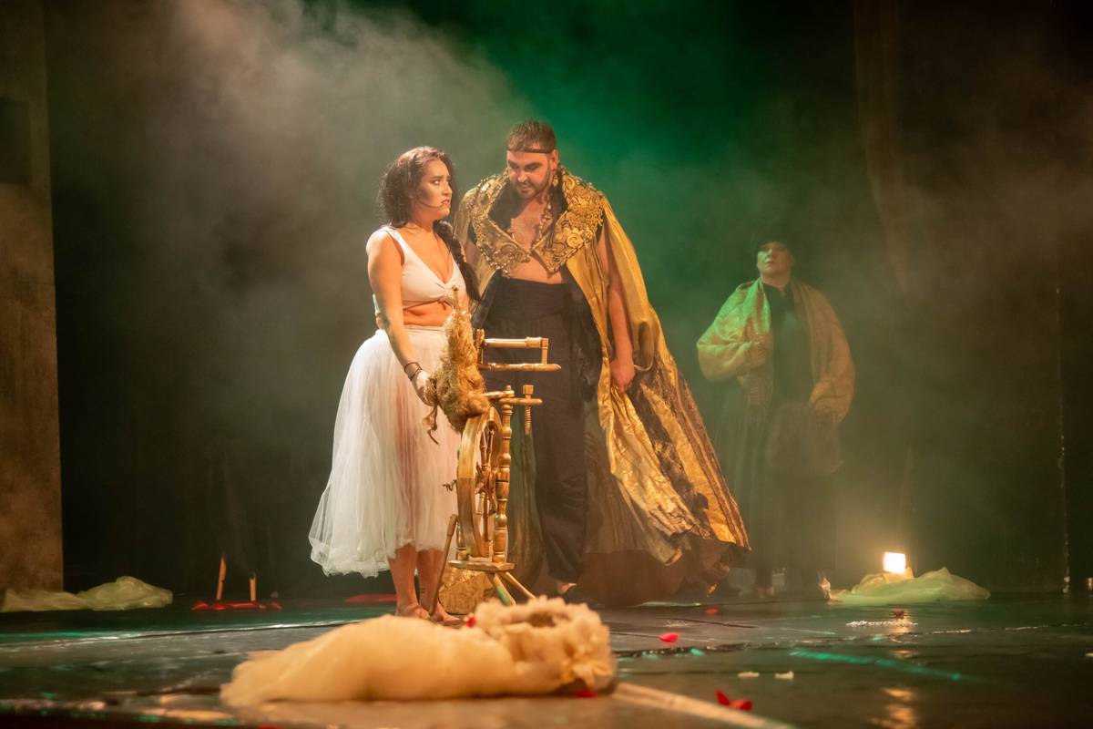 Divadlo Horní Počernice pondělí 27. 4. od 19.30 hod. Metropolitní divadlo režie: Michael Tarant hrají: Michal Dadura, Kristýna Ševčíková, Dana Bartůńková, Jan Pospíšil, Jindřich Hrdý, Sabina Valová a Valentina Mara Představení inspirované nejznámějším dílem K. J. Erbena
